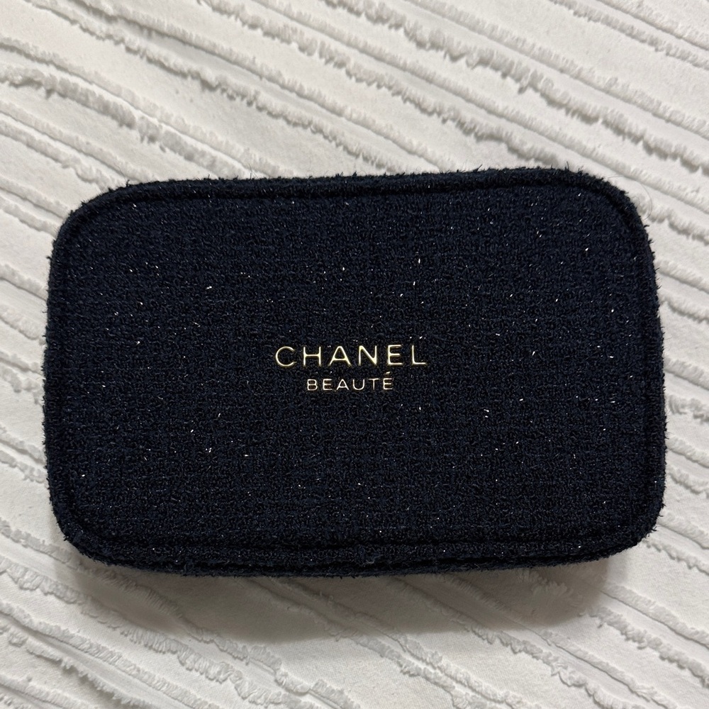 CHANEL Beauté Midnight navy make up case